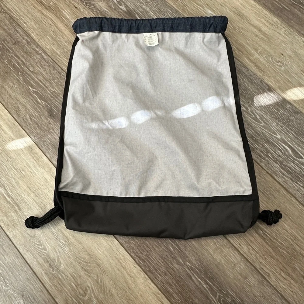 🛍️ Unisex Nike bag/ backpack 18” HX14” W excellent condition